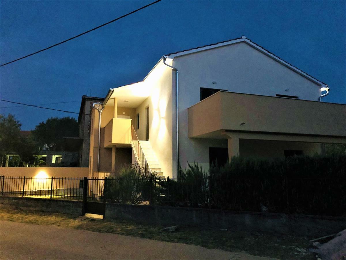 Apartments Branka Gornji Karin Exterior photo