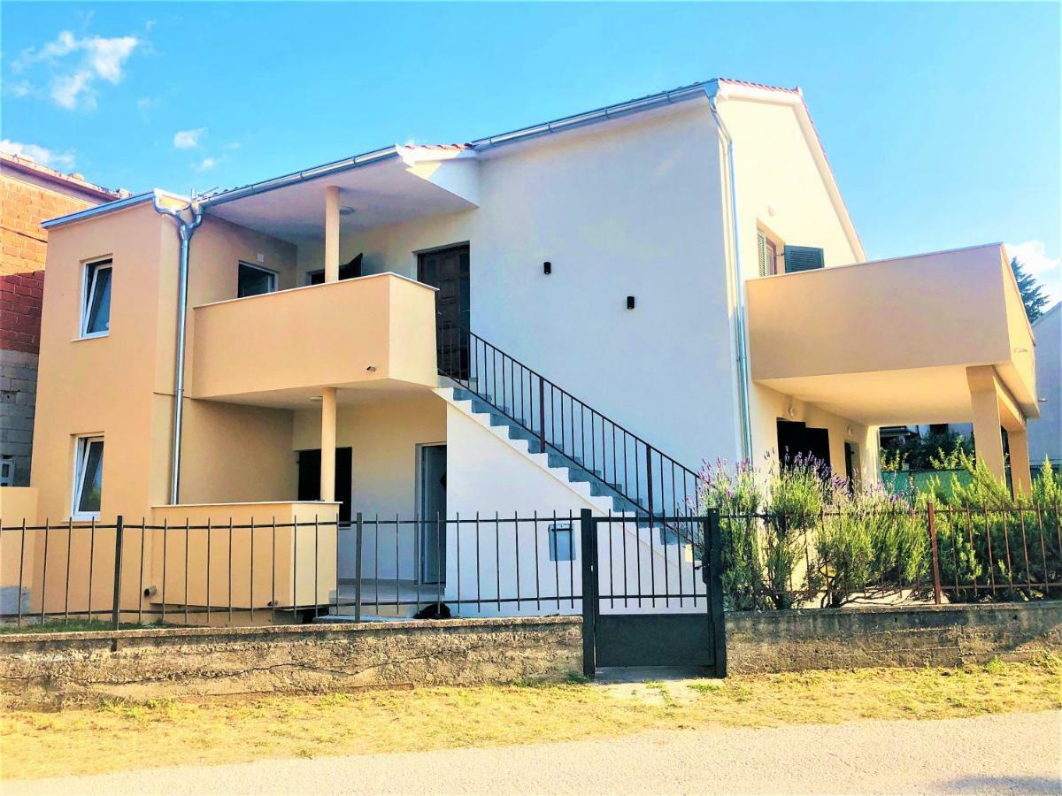 Apartments Branka Gornji Karin Exterior photo